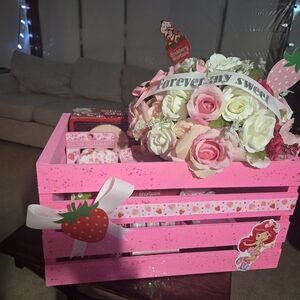 Strawberry shortcake basket🍓